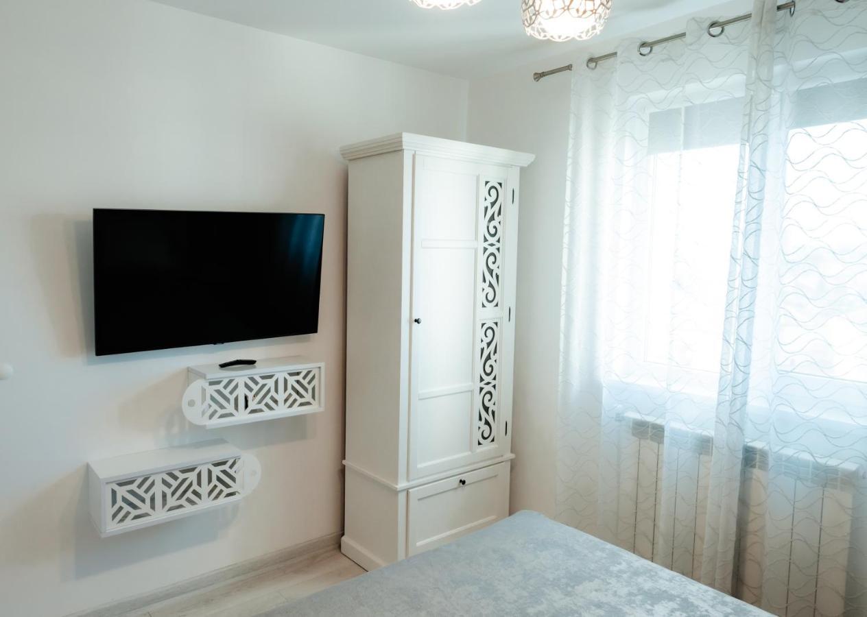 Carla'S Apart Palas-Hala Centrala 1 Bedroom, Airport Shuttle Iasi Esterno foto